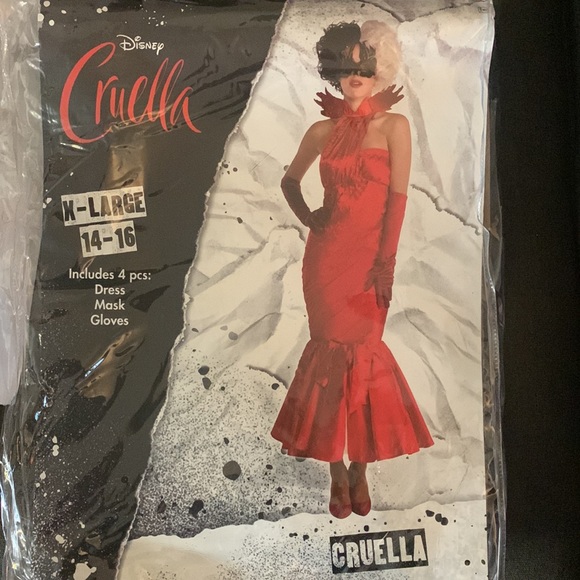 Cruella costume - Picture 3 of 8